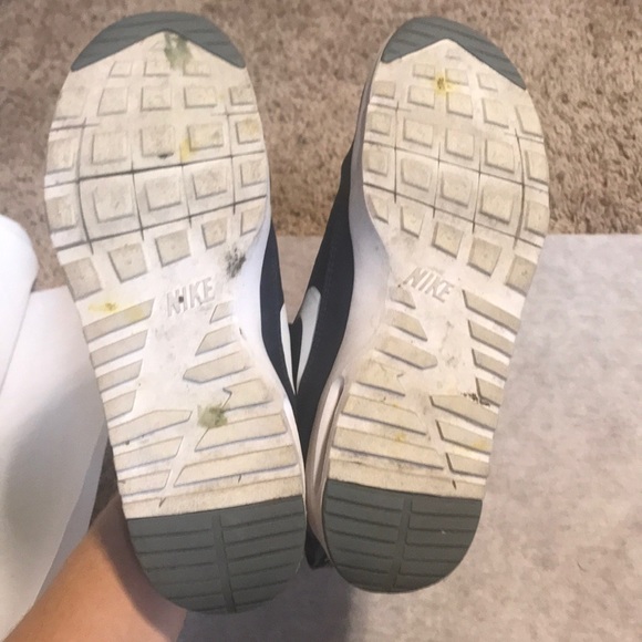 Navy blue Nike’s - Picture 3 of 6